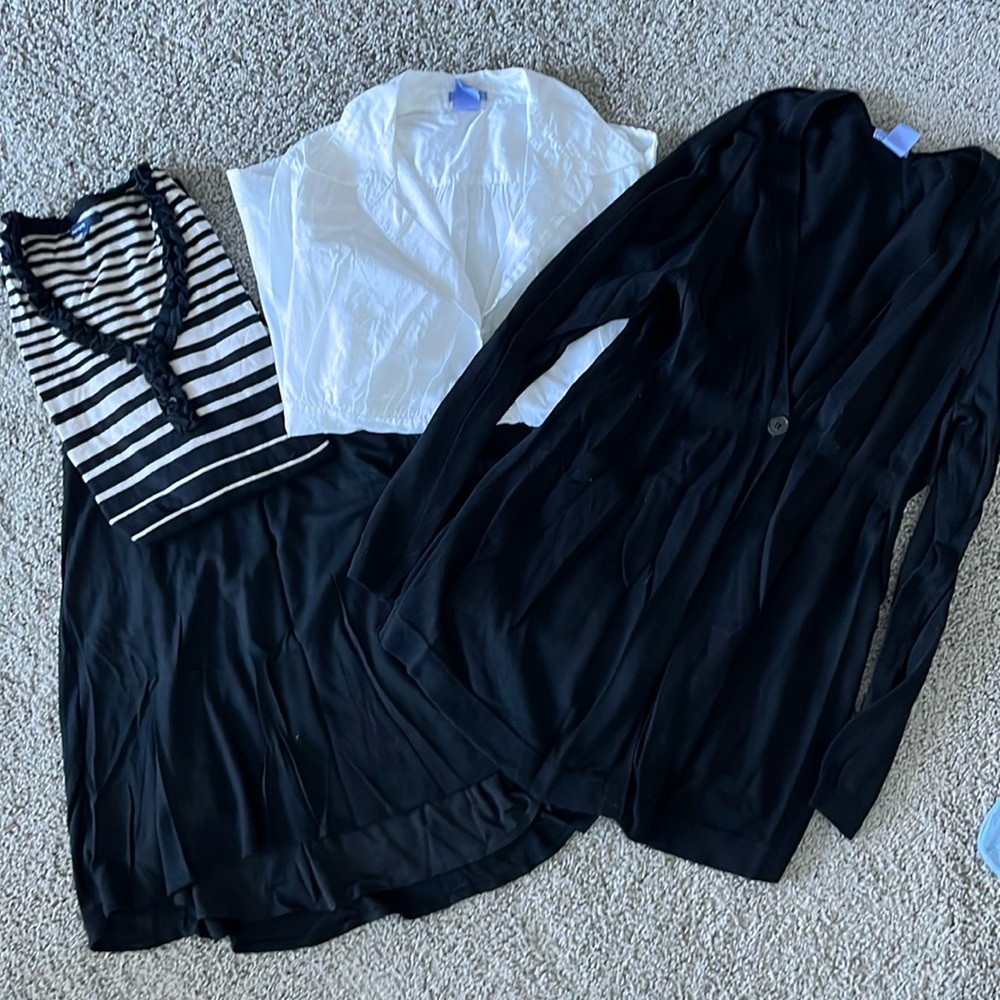 Maternity clothes lot (4 pieces)